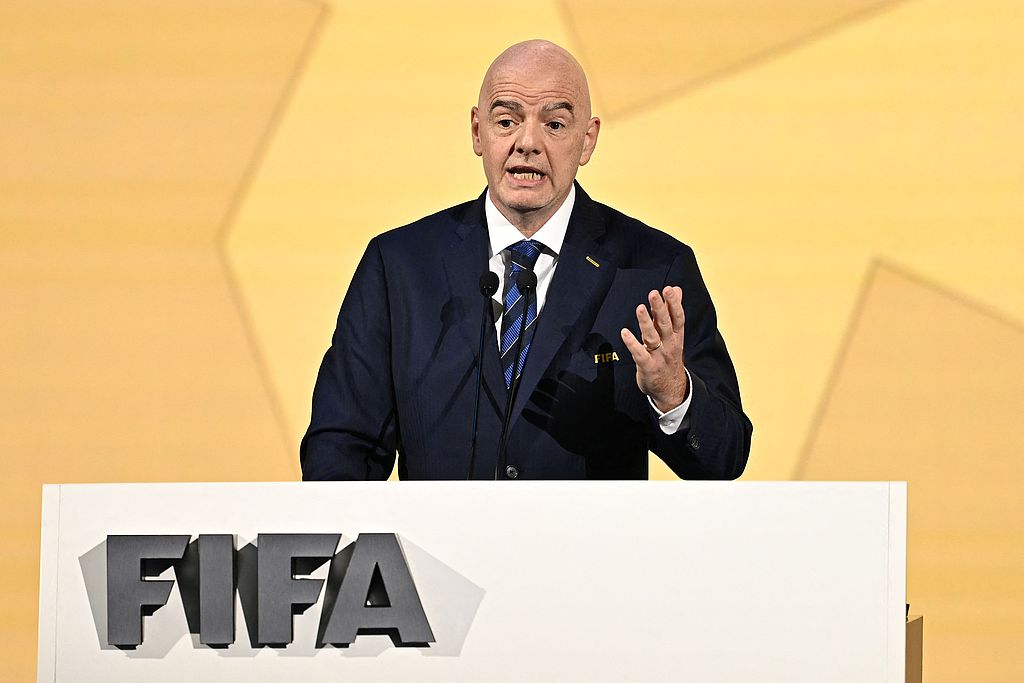 因凡蒂诺被曝领取“第二份薪水”，FIFA治理争议再升级