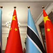 习近平举行仪式欢迎博茨瓦纳总统博科访华