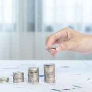 前三季度社融增量为27.46万亿元，债券、股票融资占比持续上升