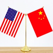 何立峰会见美国桥水投资公司创始人达利欧