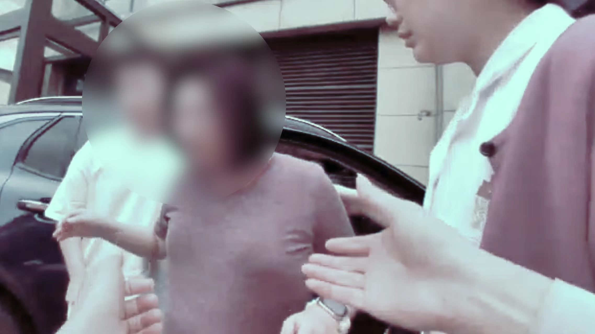 暖侬心丨在上海早高峰开辟出生命通道，警民护送临产孕妇平安就医