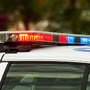 重庆沙坪坝警方：男子编造“智驾撞护栏、甩锅驾驶员”等不实内容，被行拘