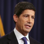美联储主席沃什：全球经济韧性超预期，美联储需要考虑金融稳定风险