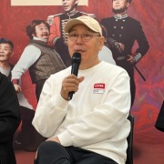 李诚儒呼吁影视演员适当回归话剧：有没有真本事，舞台上见分晓