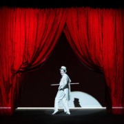 再次走进罗伯特・威尔逊的“视觉迷宫”，《道林》在上海亚洲首演