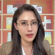教师被安排“耻辱”合影，“耻辱”二字，辱的究竟是谁？