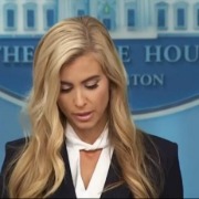 首场简报会表现糟糕，特朗普考虑更换白宫新闻秘书人选