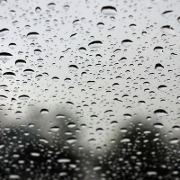 大范围降水进入最强时段，北方多地气温将创下半年来新低