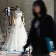 经济高压下的韩国择偶新图景：韩日情侣渐多、海力士马甲成相亲“战袍”