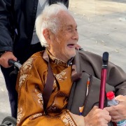94岁老人独自进藏旅行 ，AI答不出的问题，他用行动回答了