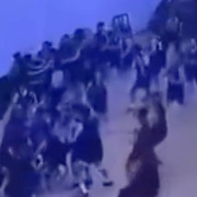 媒体：武汉一女篮热身赛大规模冲突有球员缝4针，涉事高校球队暂无回应