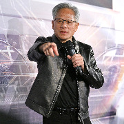 科技股接连重挫，黄仁勋下场喊话：这一切都会过去，“AI基本面没有变化”