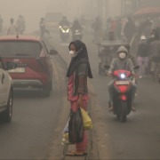印尼加里曼丹岛林火产生的烟霾已飘至雅加达上空