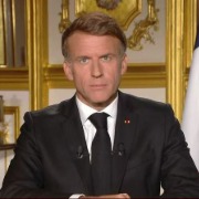 法国总统谴责该国多地发生的暴力事件