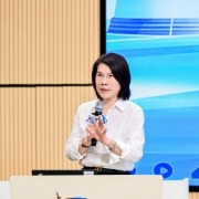 格力技校迎开学第一课，校长董明珠授课