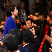 高市早苗执政满一年：政治赌局、内阁洗牌与财政隐忧｜907编辑部
