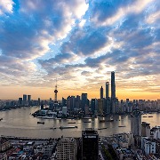 探讨如何通过城市更新改善居住条件、完善城市功能，这个大会将举办