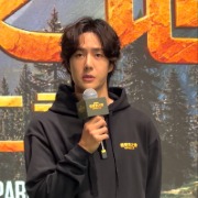 王一博现身公益纪录片首映：要寻找人与自然的平衡