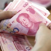 IMF原副总裁朱民人民日报撰文：推进人民币国际化既是中国需要也是全球需要