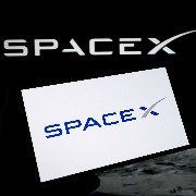 SpaceX三季度营收大增1.6倍，马斯克称与特斯拉合并是“好主意”