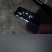 手机遭骗子远程操控无法退出，民警果断砸机断网保住群众132万元