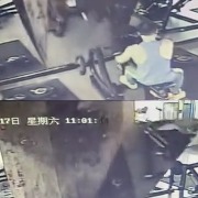 南京一健身房镜子连续倾倒砸中会员头部，门店接受采访称“跟你有什么关系”