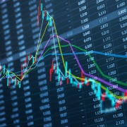 沪指跌0.6%守住3700点，创指跌1.62%失守2700点