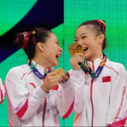 中国体操女队敢拼才会赢！世锦赛夺金背后，是坚持与热爱