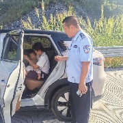 警灯为生命亮起！家长带着烫伤孩子求助，柳州交警45分钟疾驰46公里护送就医