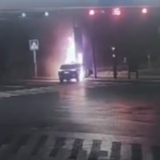 三问“问界汽车在神木碰撞起火事故”：撞击瞬间时速是多少？AEB是否启动？起火是否太快？
