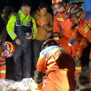 西藏那曲巴青震后首夜：医疗专家连夜驰援，救灾物资陆续运抵