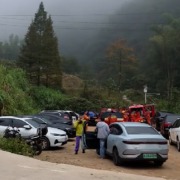 广东潮州30岁男子在江西武功山徒步失联多日，手机关机背橙色背包