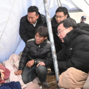 西藏自治区党委书记抵达震中玛如乡：指挥应急救援，看望受灾群众