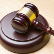 店员掐人中施救顾客反被索赔46万，法院：“好人条款”撑腰，不担责
