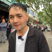 打馕“阿达西”的哥哥从家乡喀什赶往西安：临行前妈妈嘱咐“很担心弟弟，你过去帮帮他 ”