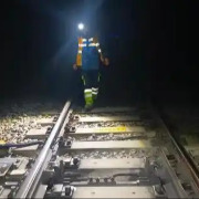 西藏巴青地震波及青藏铁路，格拉段扣停旅客列车上午8时已限速恢复运行