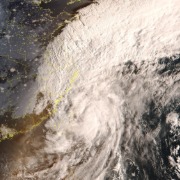 台风“蔷琵”预计今天上午移入东海南部，25日傍晚前后越过上海同纬度