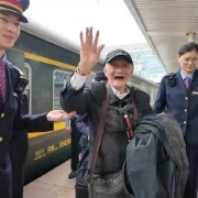 众声｜谭爷爷独自进藏值得点赞，尤需思考如何让更多老人放心出行