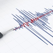 瓦努阿图附近海域发生7.2级地震，引发海啸预警