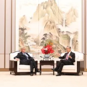 王毅会见美国亚洲协会董事会共同主席桑顿、《纽约时报》专栏作家弗里德曼