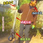 大爷一把抓住两米长的眼镜王蛇，民警紧急安全教育“下次不能抓了，小心被咬”