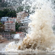 台风“蔷琵”移入东海南部海域，4地防汛防台风四级应急响应持续