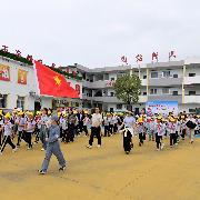 人民日报评论员：弘扬伟大长征精神、走好新的长征路