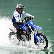 高清大图丨张雪驾驶改装摩托车MX450，挑战吉尼斯世界纪录