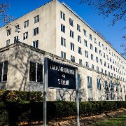 收到“伊朗策划袭击”情报后：美国对中东13国更新旅行警告，多国使馆限制运行