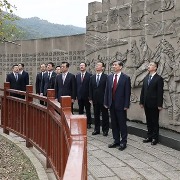 河南省委书记周祖翼带领新一届省委常委班子到信阳参加党性教育活动