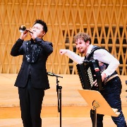 意大利小伙加盟，中国笙与西方手风琴在音乐会上相遇