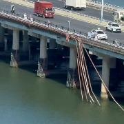 大桥管道被翻越围栏钓鱼者踩断致多人坠河？广东汕头澄海区多部门介入调查