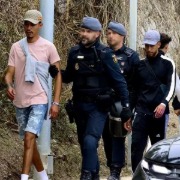 西班牙警方开展行动，将休达非法移民遣返摩洛哥