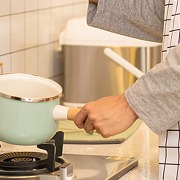 经济日报评年轻人选择“纯过日子”：不是退圈，是回到生活